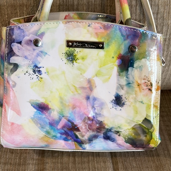 Betsy Johnson water colored floral patent leather Crossbody bag detachable strap - Picture 2 of 9